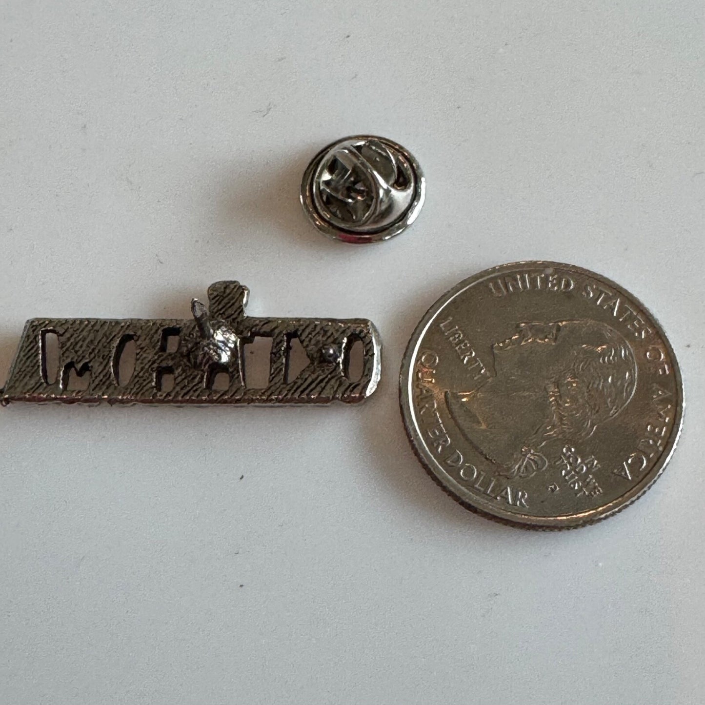 Vintage Pewter Toned Oklahoma Oil Rig Derrick Souvenir Tourist Lapel Pin