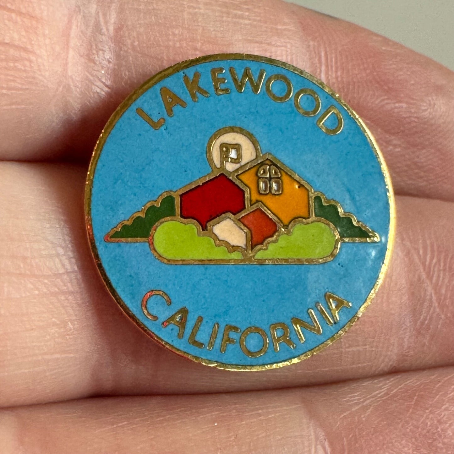 Vintage Lakewood California Souvenir Tourist Lapel Pin