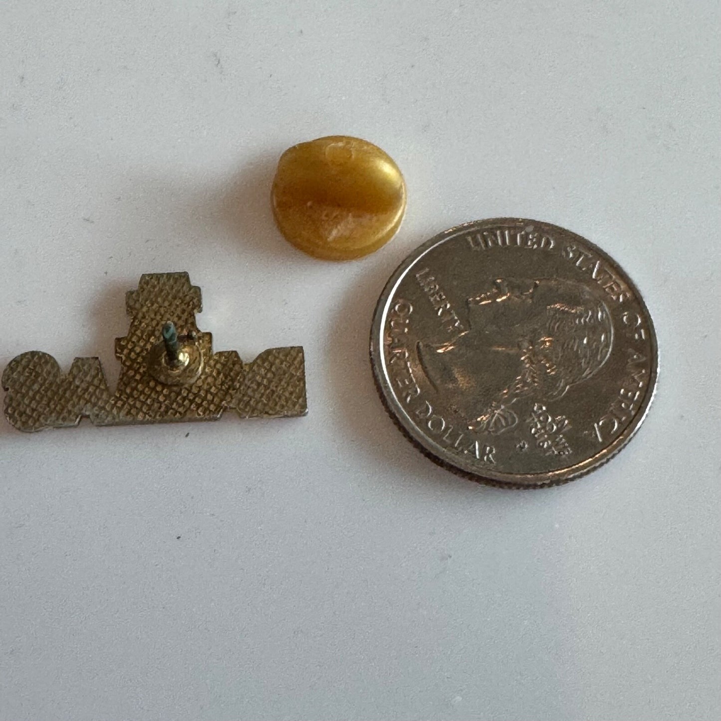 Vintage Dallas Texas Oil Rig Derrick Souvenir Tourist Lapel Pin