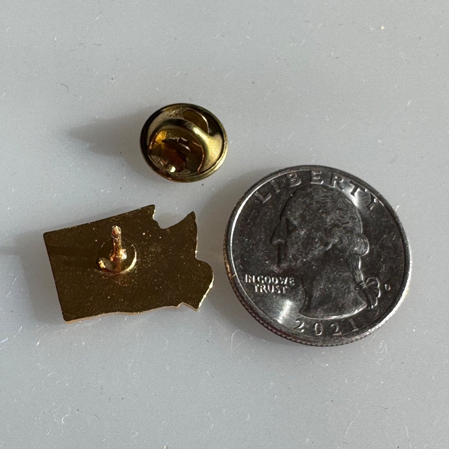 Vintage Washington State 70% Seatbelt Heart Lapel Pin