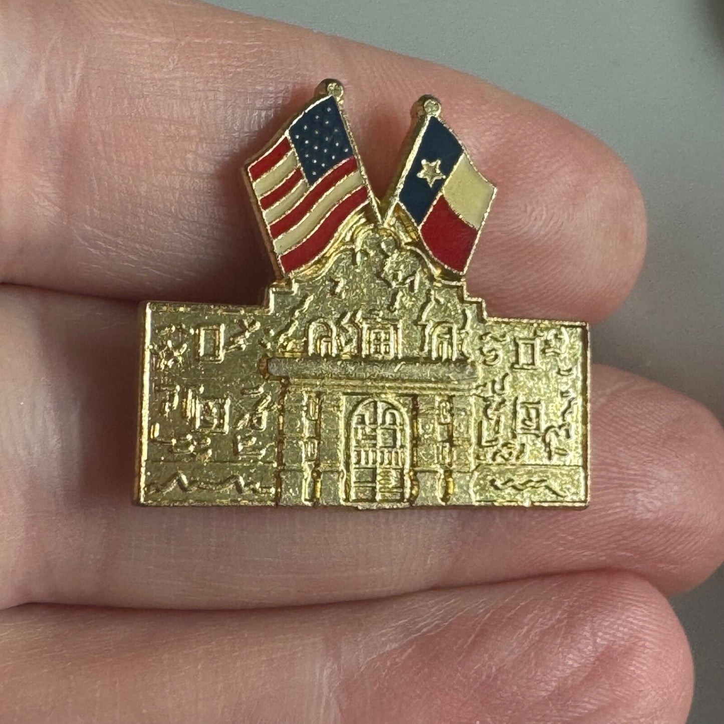 The Alamo Texas & USA Flags San Antonio Pin – Historic Landmark Souvenir