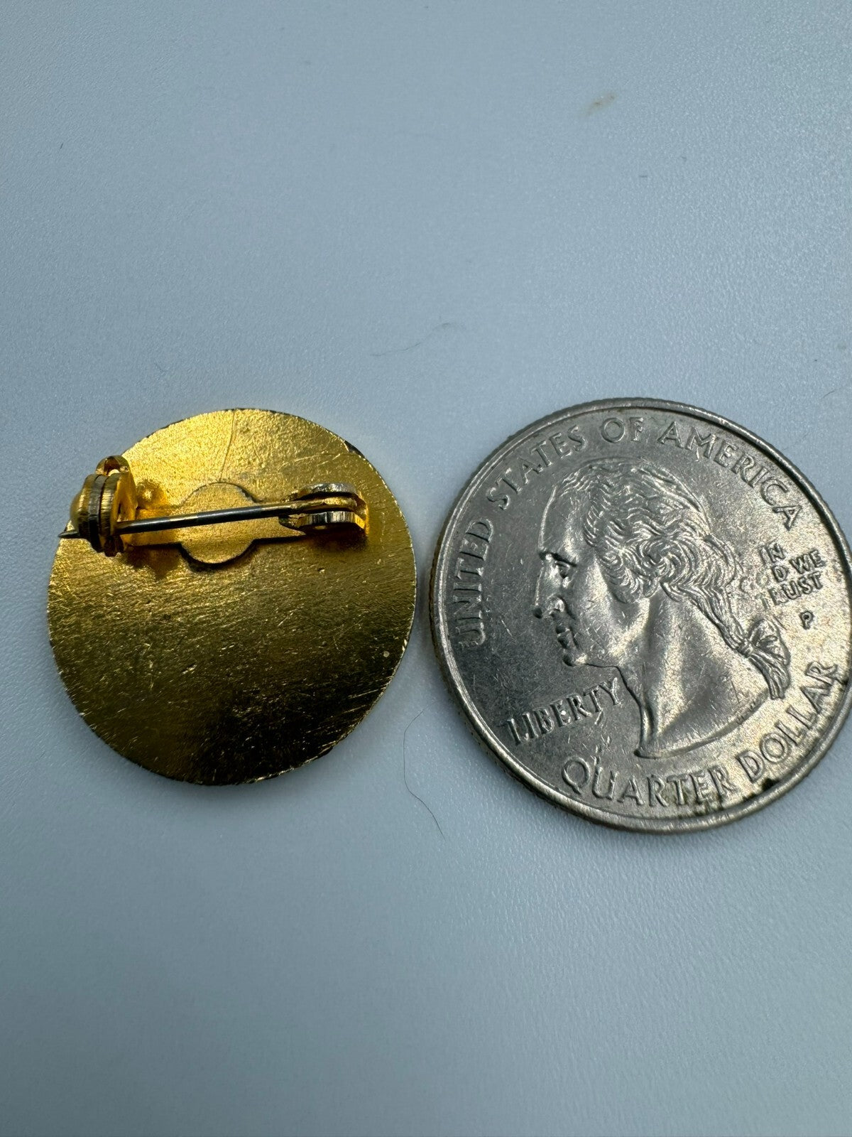 Gold Tone Dart Board Lapel Pin Badge Brooch Darts - Nice!