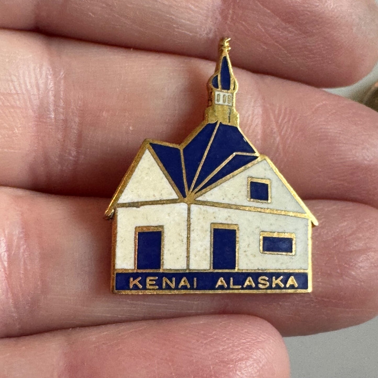 Vintage Kenai Alaska Church Souvenir Tourist Lapel pin