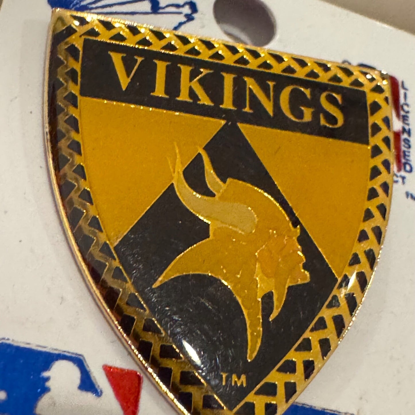 Vintage Minnesota Vikings Shield Crest Lapel Pin NFL Logo New On Card NOS