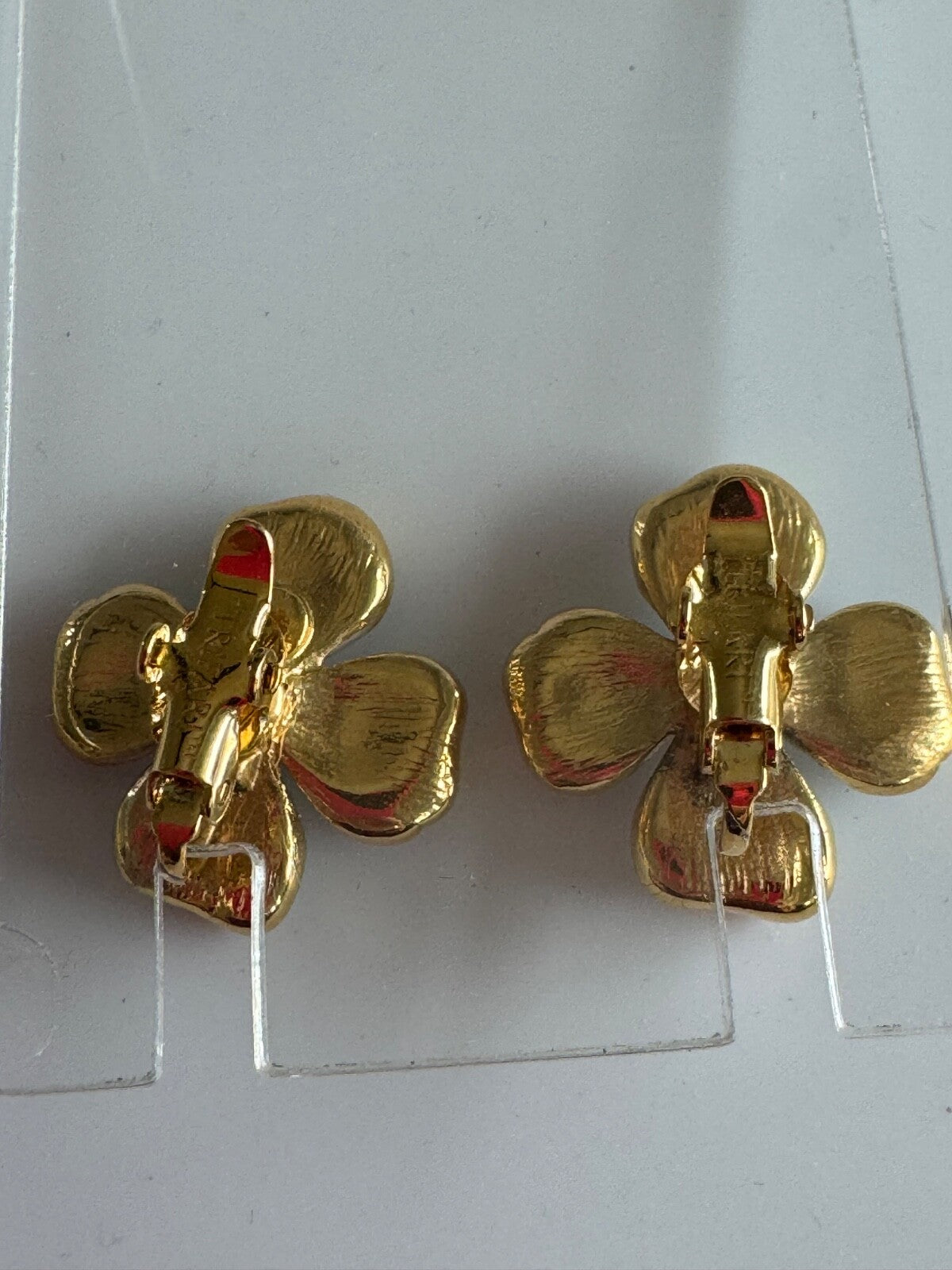 Vintage Trifari White Enamel Dogwood Flower Clip-On Earrings – Gold Tone Accents