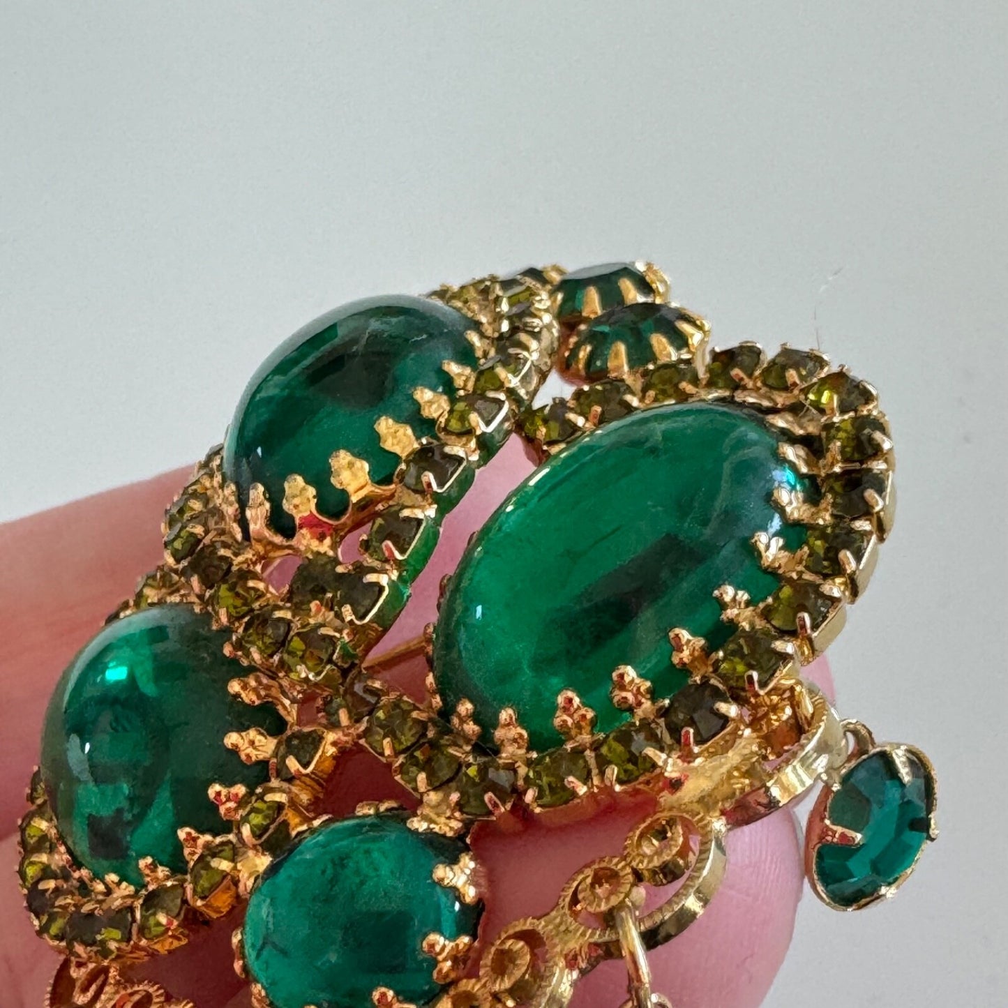 Juliana D&E Green Cabochon Dangle Brooch Gold Tone Heart Scroll