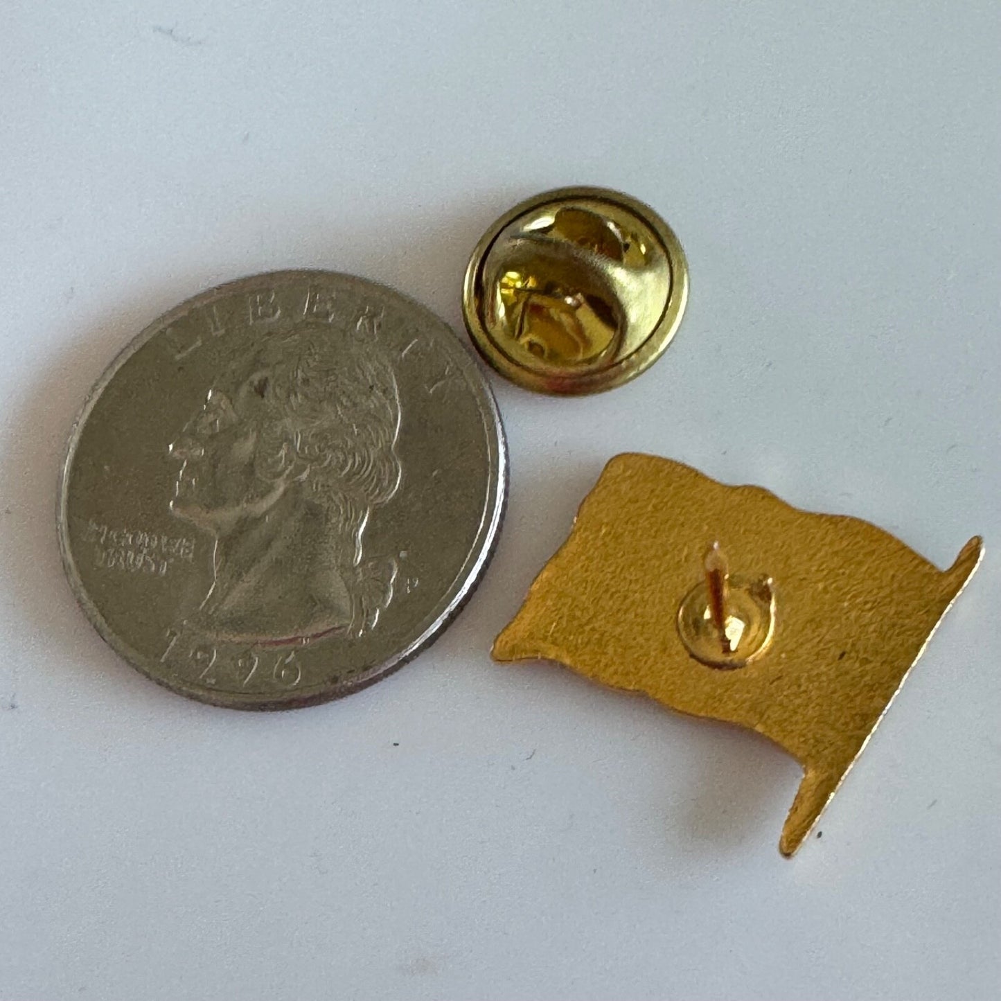 Vintage Delaware State Flag Enamel Lapel Pin