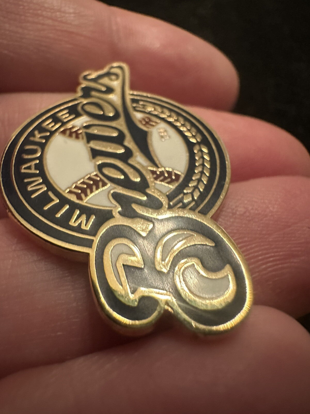 2004 MLB Milwaukee Brewers Logo Souvenir Pin Baseball