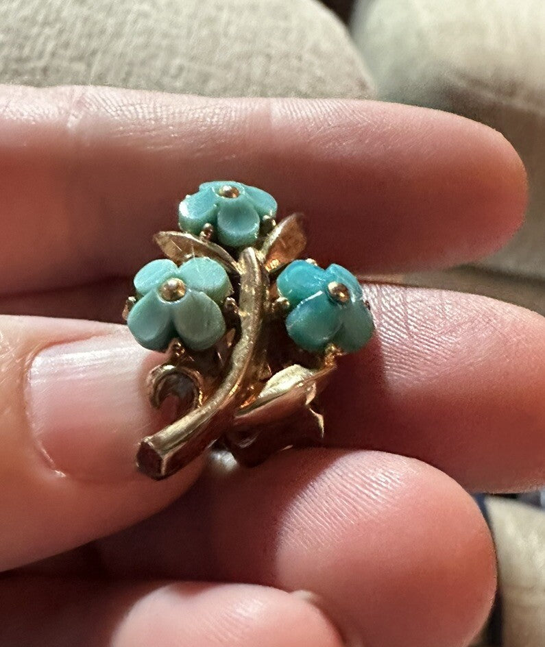 50’S CROWN TRIFARI TURQUOISE LUCITE ‘FORGET ME NOT’ FLOWER EARRINGS AND PENDANT