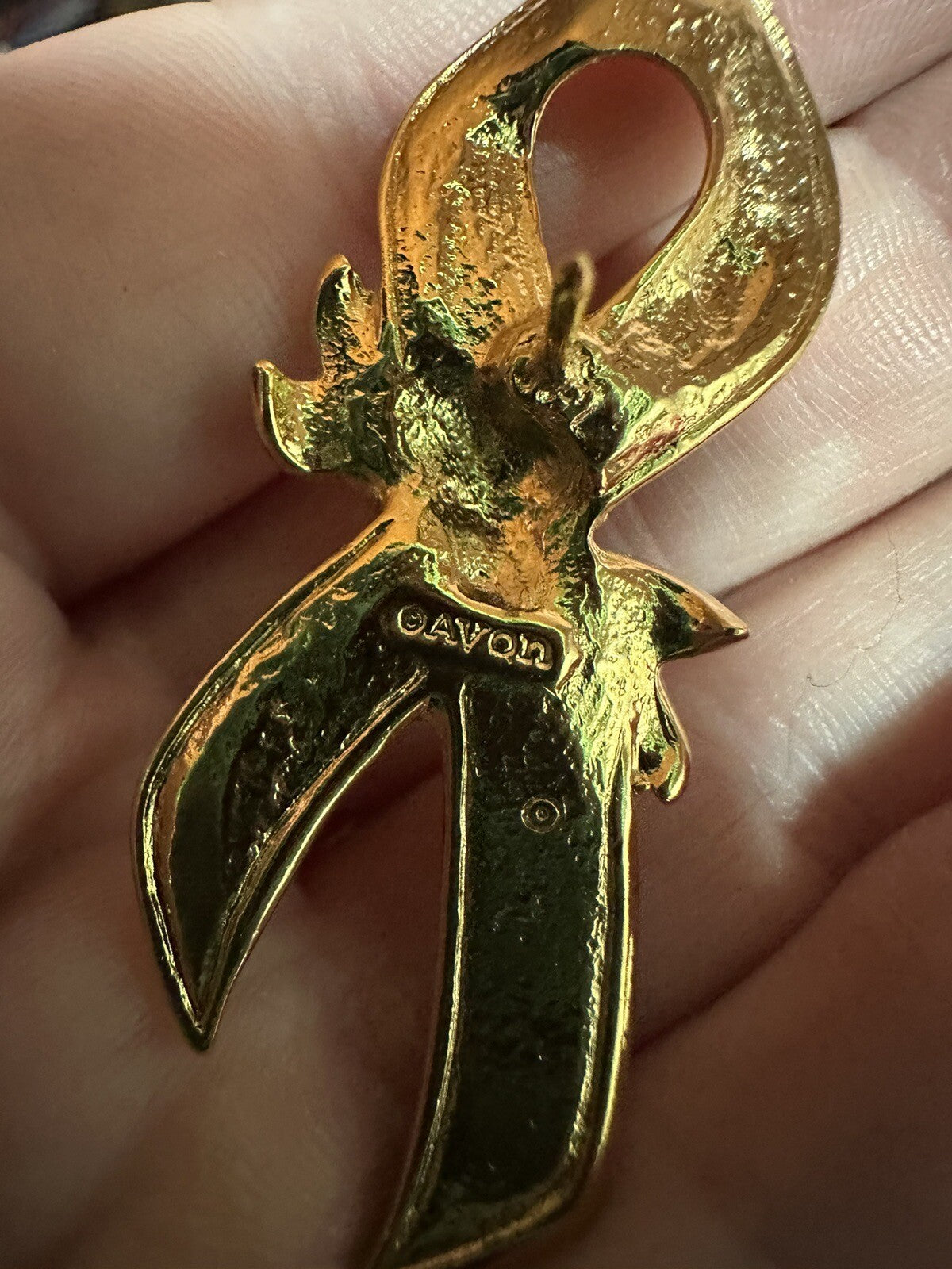Vintage Avon Breast Cancer Large Pink Ribbon Brooch Pin Gold Tone