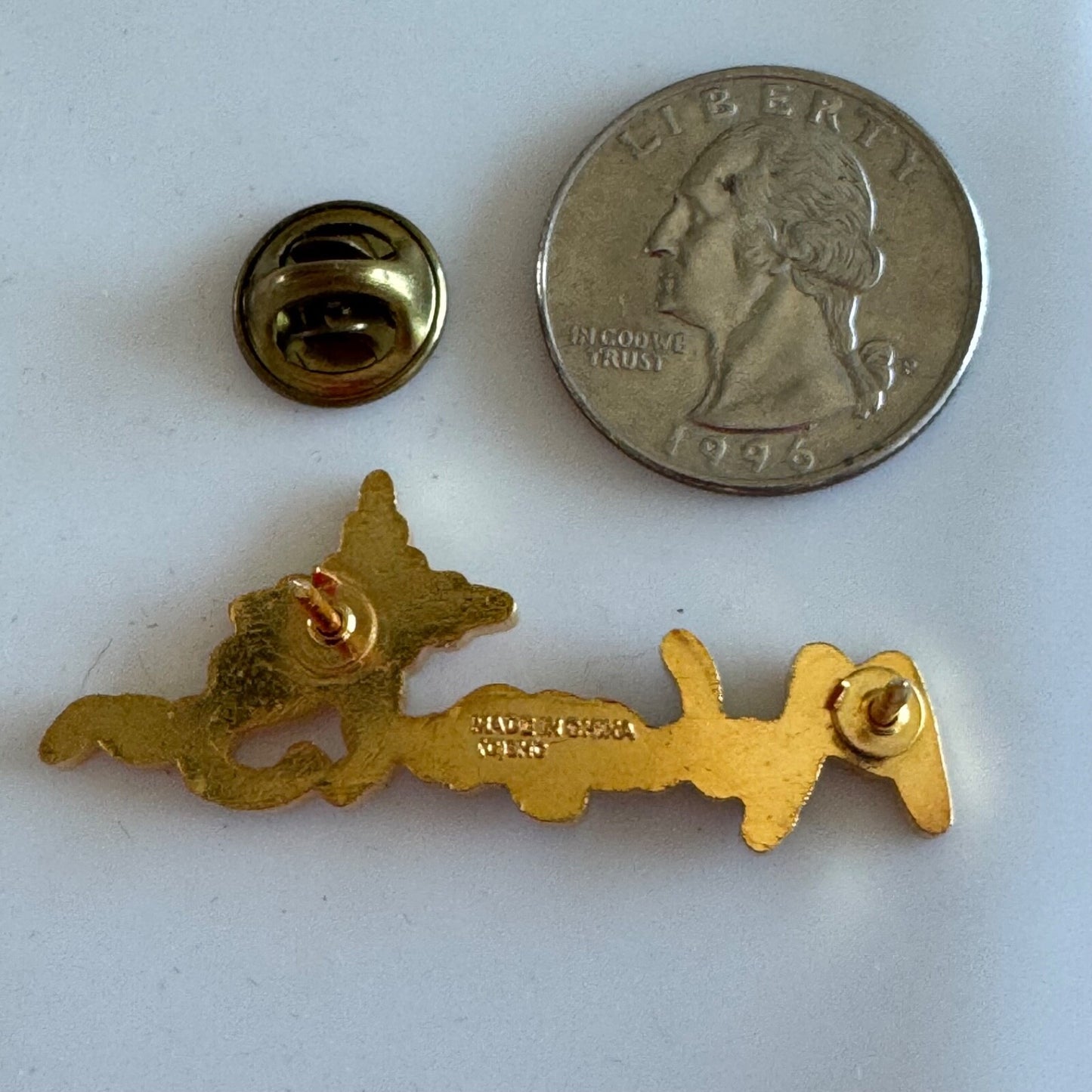 Vintage Mohegan Sun Casino Lapel Pin Logo
