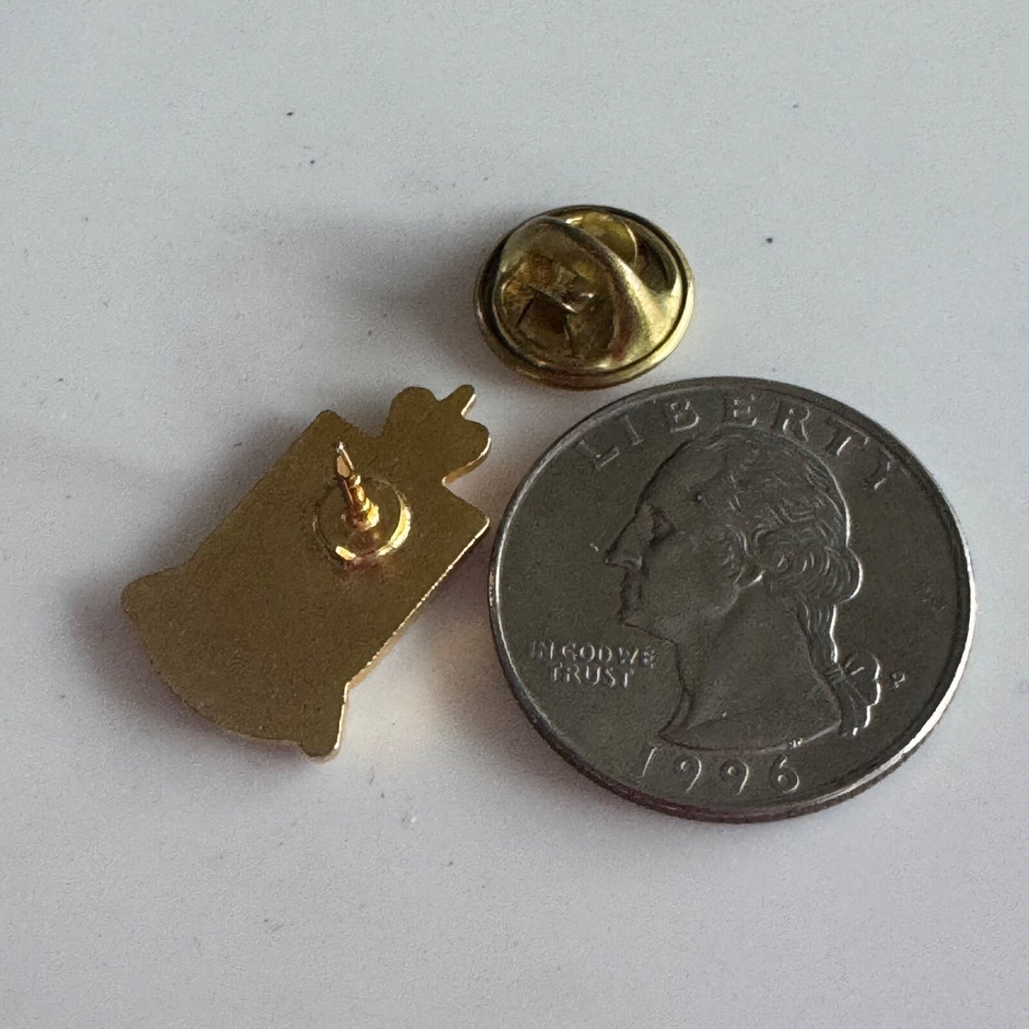 Vintage Bermuda Coat of Arms Souvenir Tourist Lapel Pin