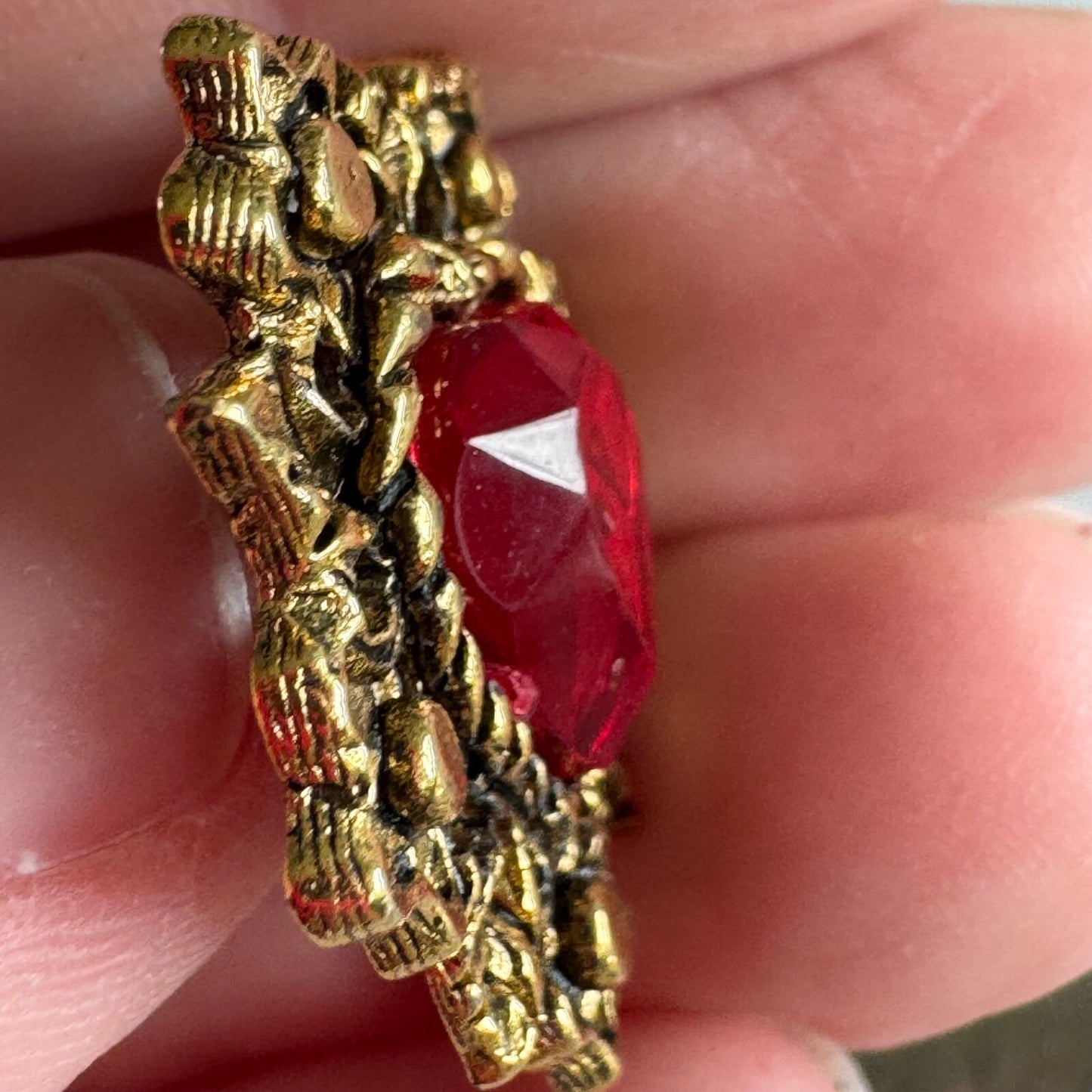 Red Jeweled Heart Brooch – Ornate Floral Vintage Pin