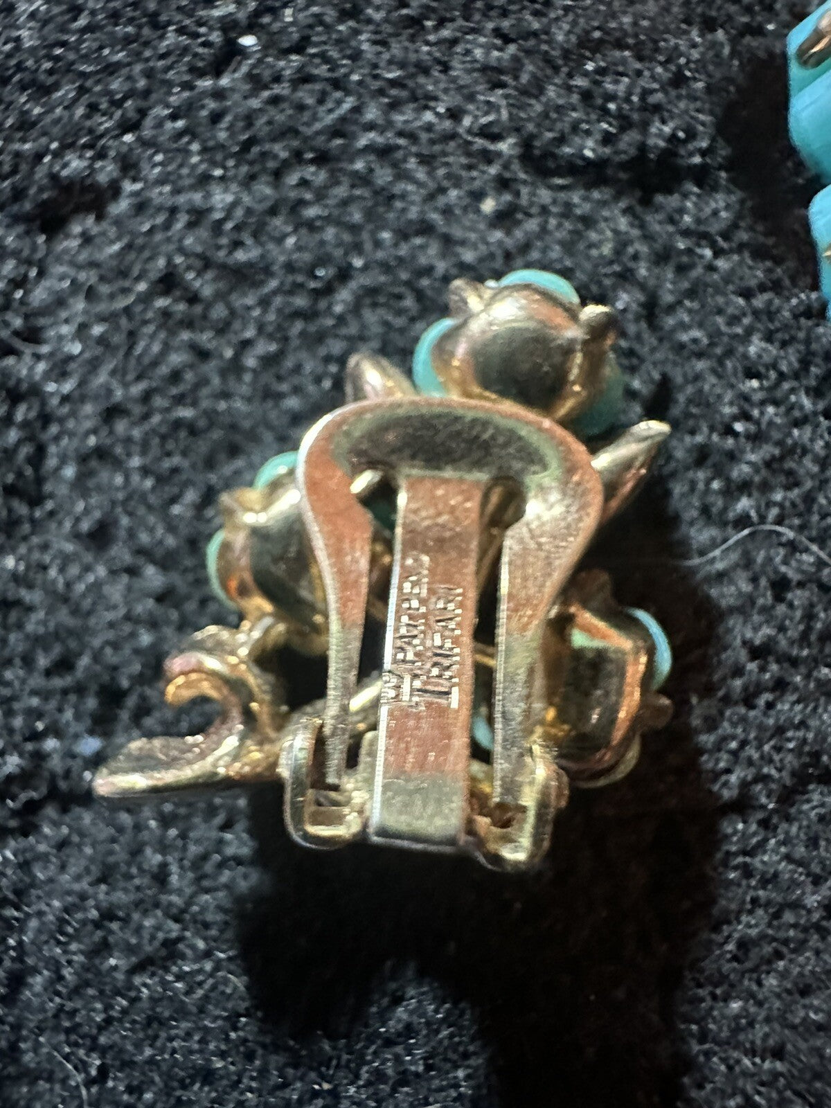 50’S CROWN TRIFARI TURQUOISE LUCITE ‘FORGET ME NOT’ FLOWER EARRINGS AND PENDANT