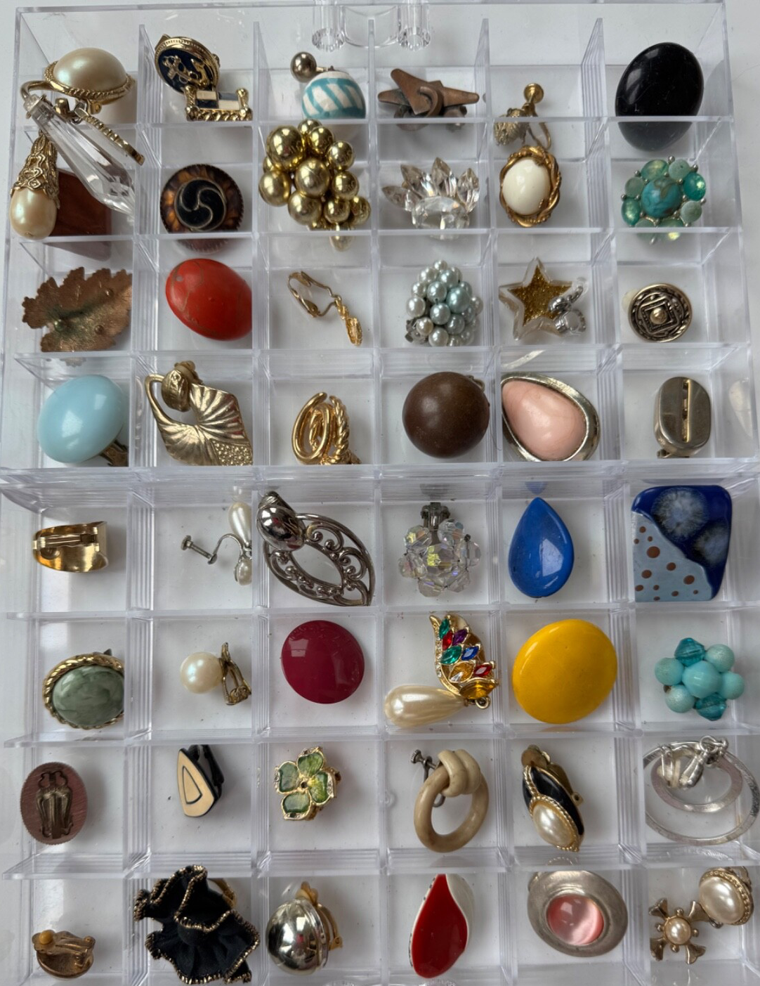 Vintage Signed & Unsigned SINGLE Clip-On Earrings Jewelry Lot Crafts/Wear 48pcs