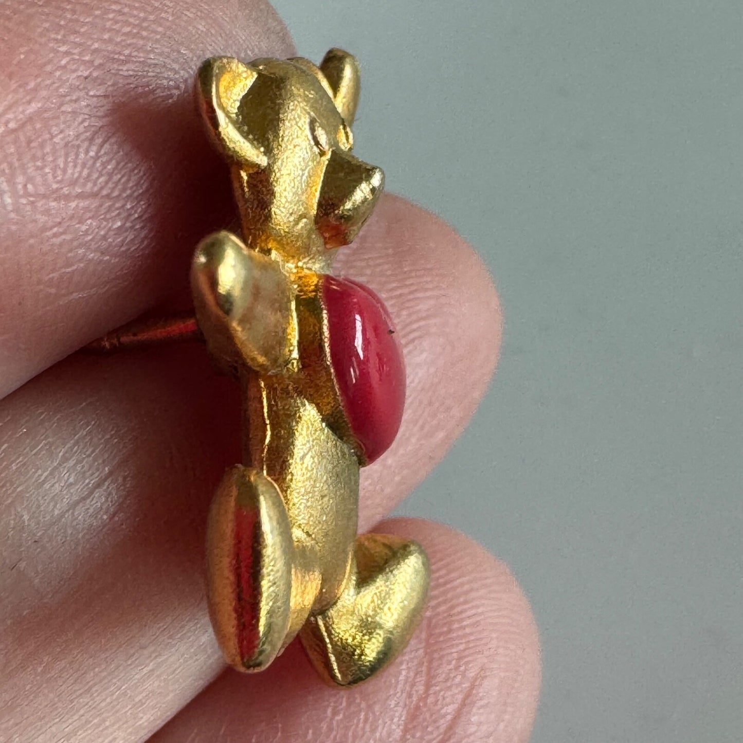 Vintage Teddy Bear Brooch with Red Heart – Gold Tone Valentine’s Day Jewelry