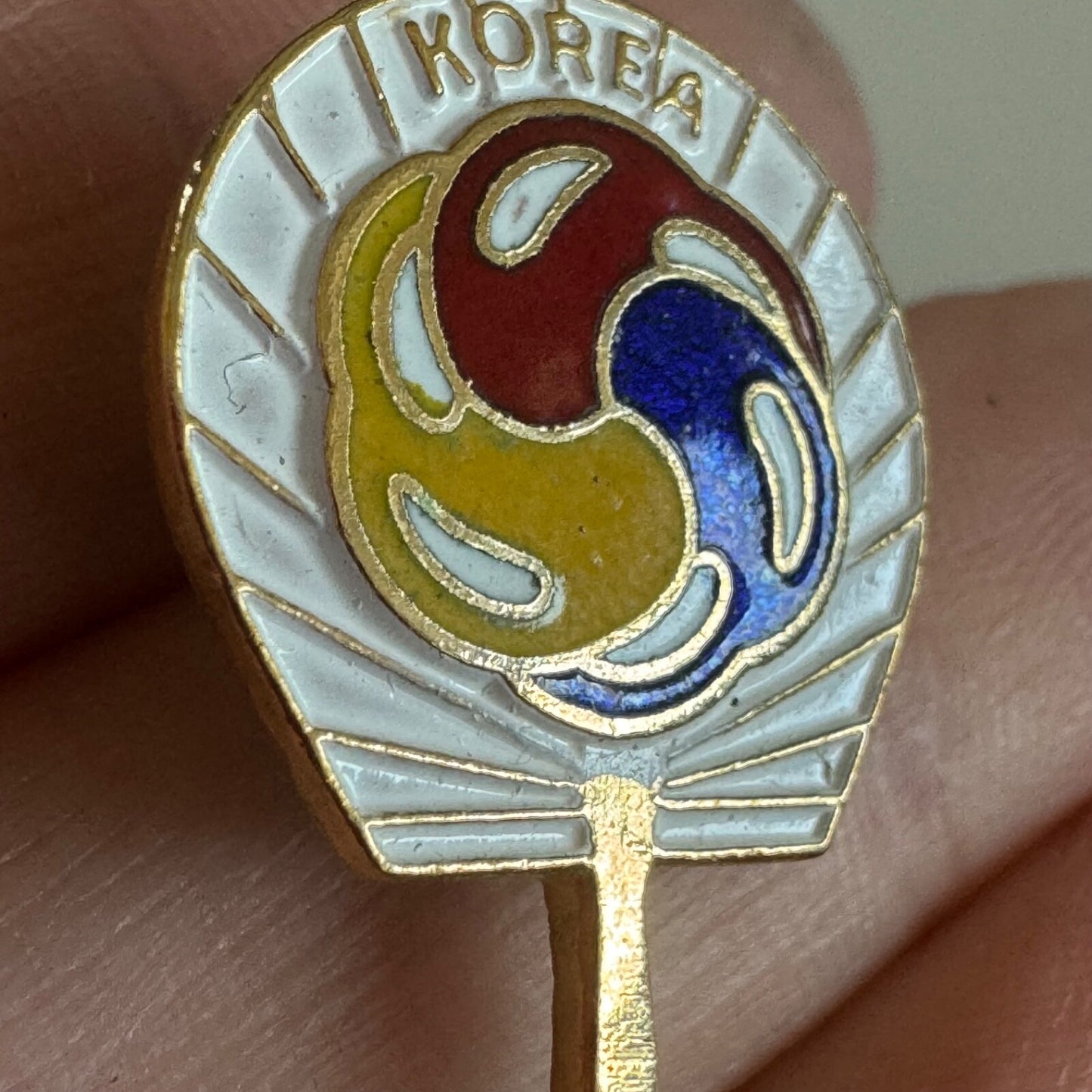 Vintage Korea Fan Souvenir Tourist Lapel Pin