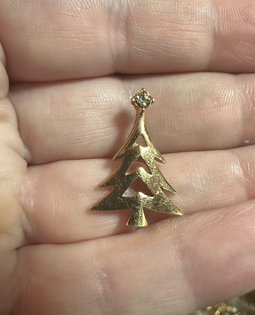 Small Avon Gold Tone Cut-out Christmas Tree Lapel Brooch Pin