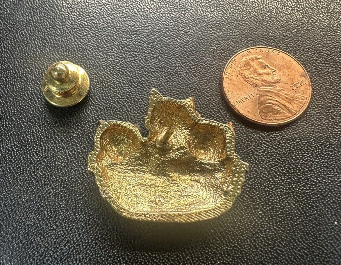 Avon Vintage 3 Cats in Basket Pin Tack Gold Tone Kittens Cat Kitten