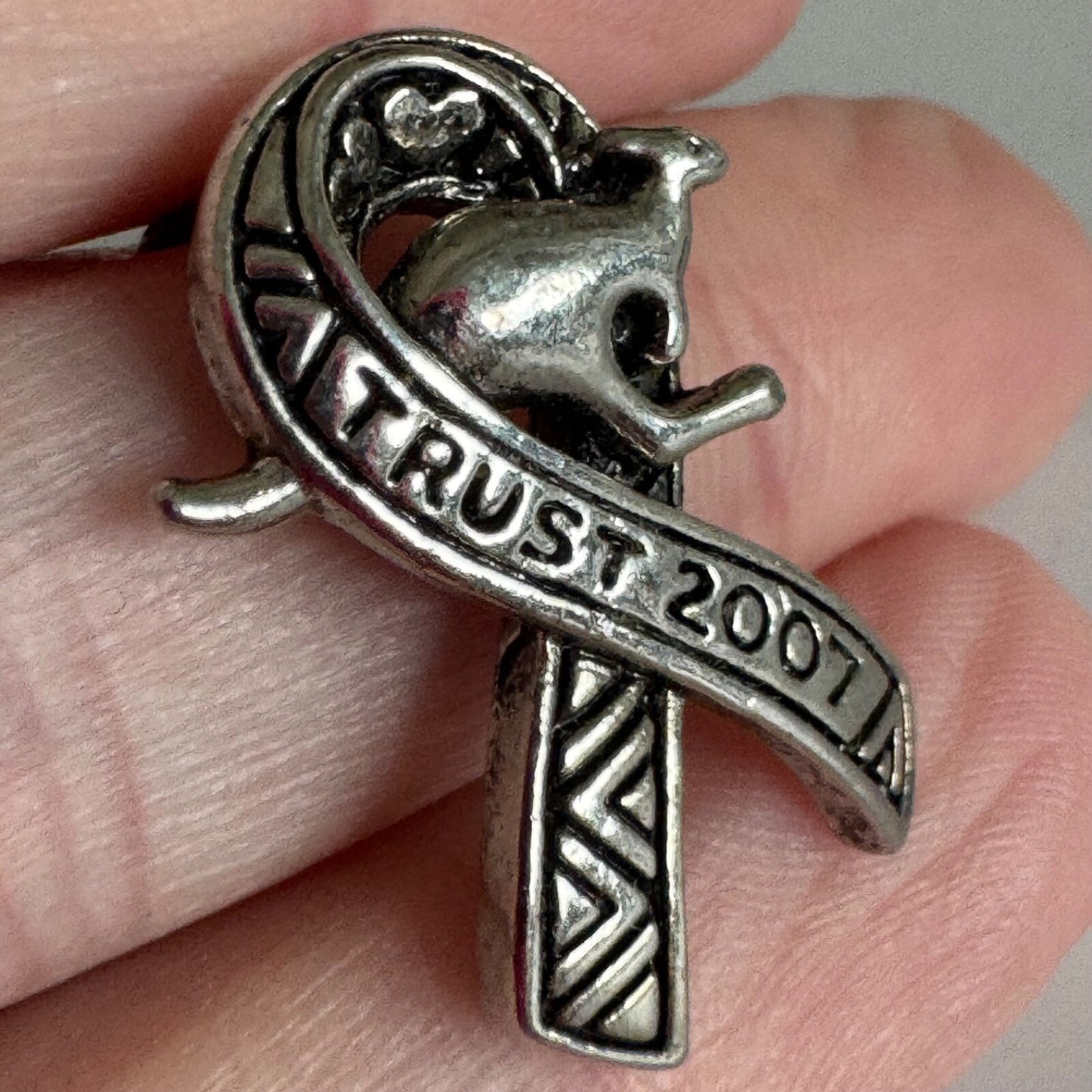 Vintage Outback Steakhouse Trust 2007 Kangaroo Ribbon Pin Australian Souvenir