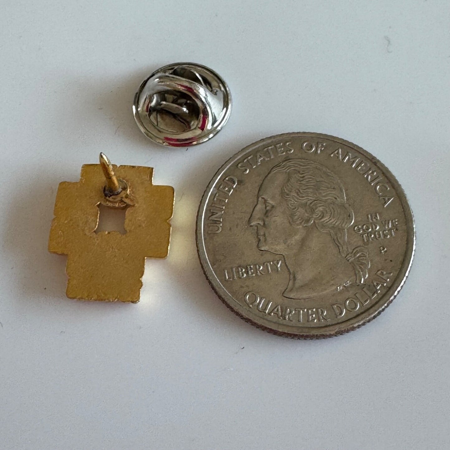Vintage Met Life Logo Lapel Pin Employee Service Pin 10 Years Gold Tone Tie Tack