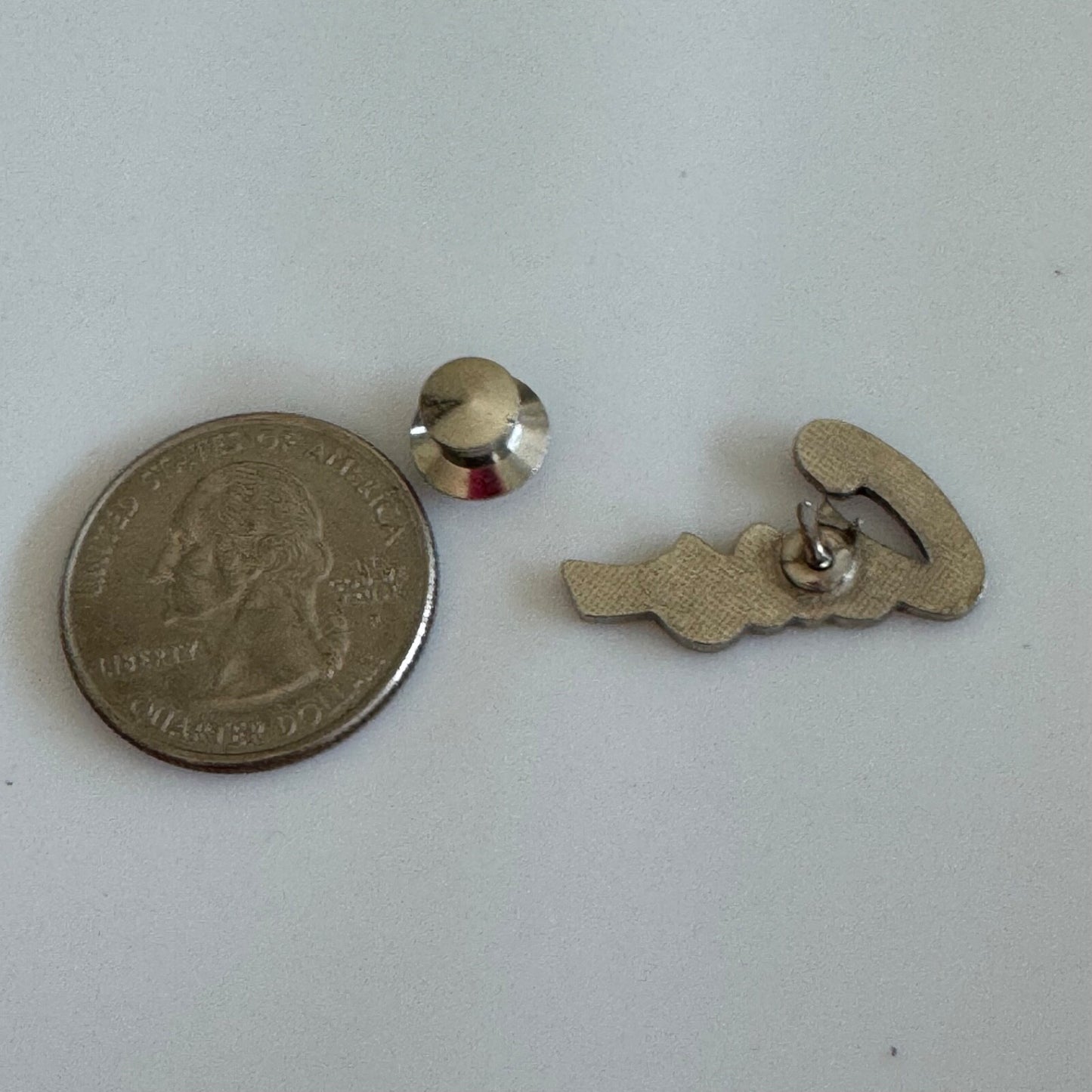 VINTAGE CIAO HELLO GOODBYE ITALIAN ITALY CURSIVE LAPEL PIN