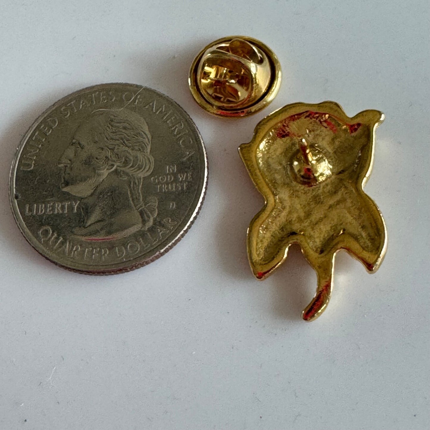 Gold Rose Blossom Pin – Detailed Romantic Floral Badge
