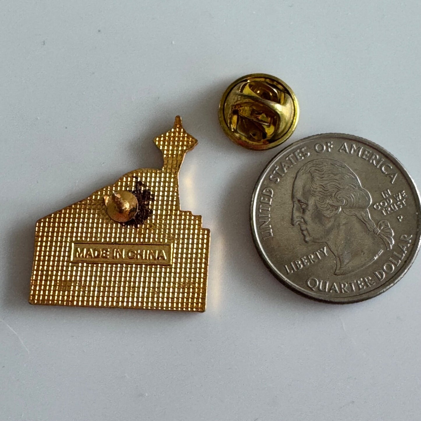 Vintage Seattle Skyline Pin – Space Needle & Mt. Rainier Scene