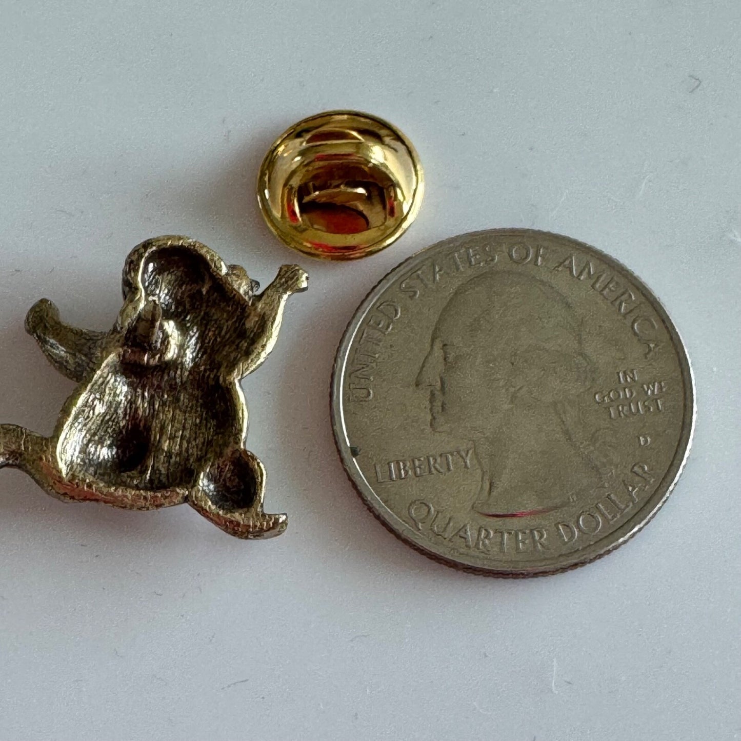Vintage Woodchuck Lapel Pin Tie Tack – Antiqued Gold Tone Animal Groundhog