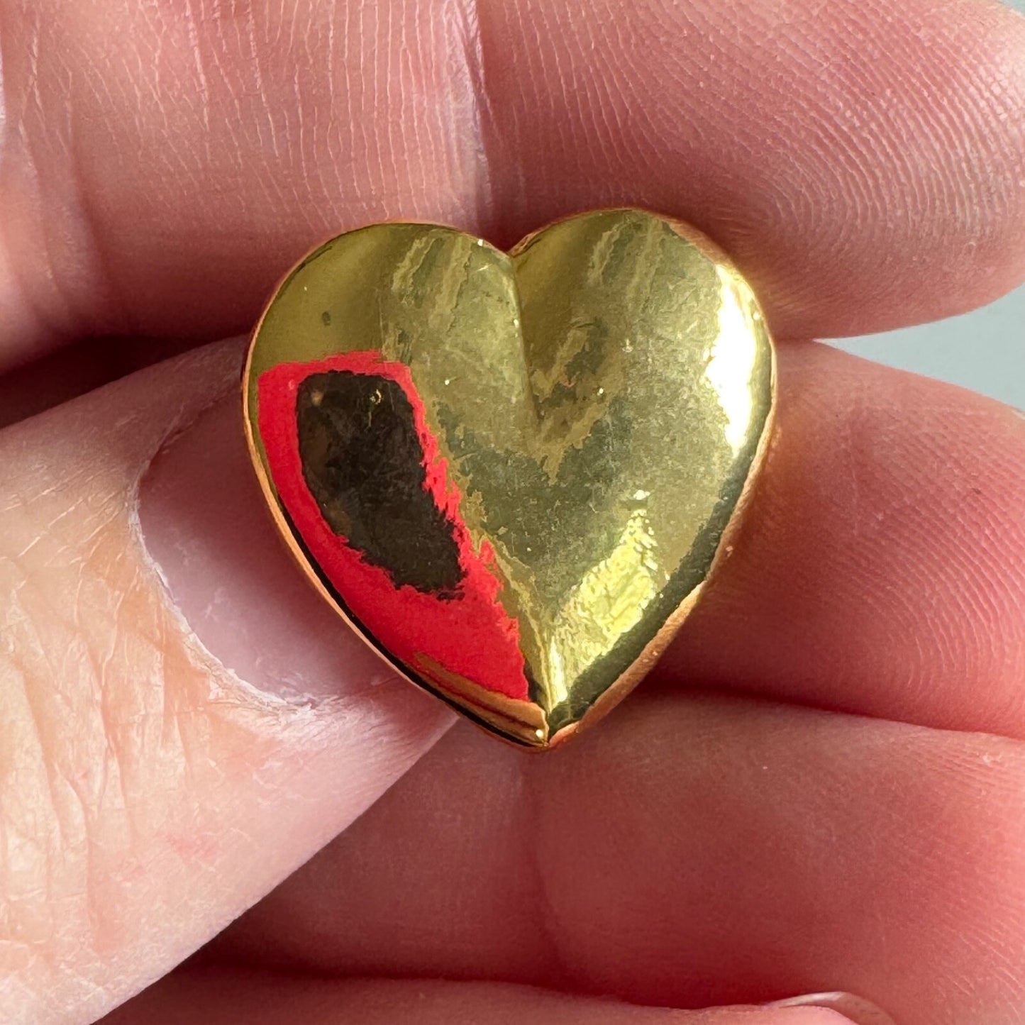 Classic Gold Puffy Heart Pin – Minimalist Romantic Lapel Brooch