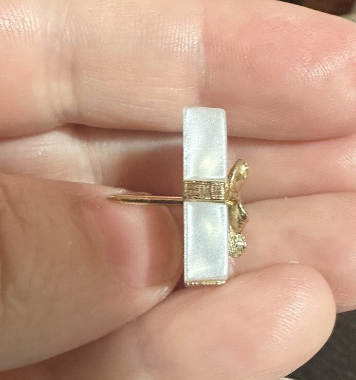 Vintage Avon Lucite White Gift Box Gold Tone Ribbon Bow Lapel Pin Present