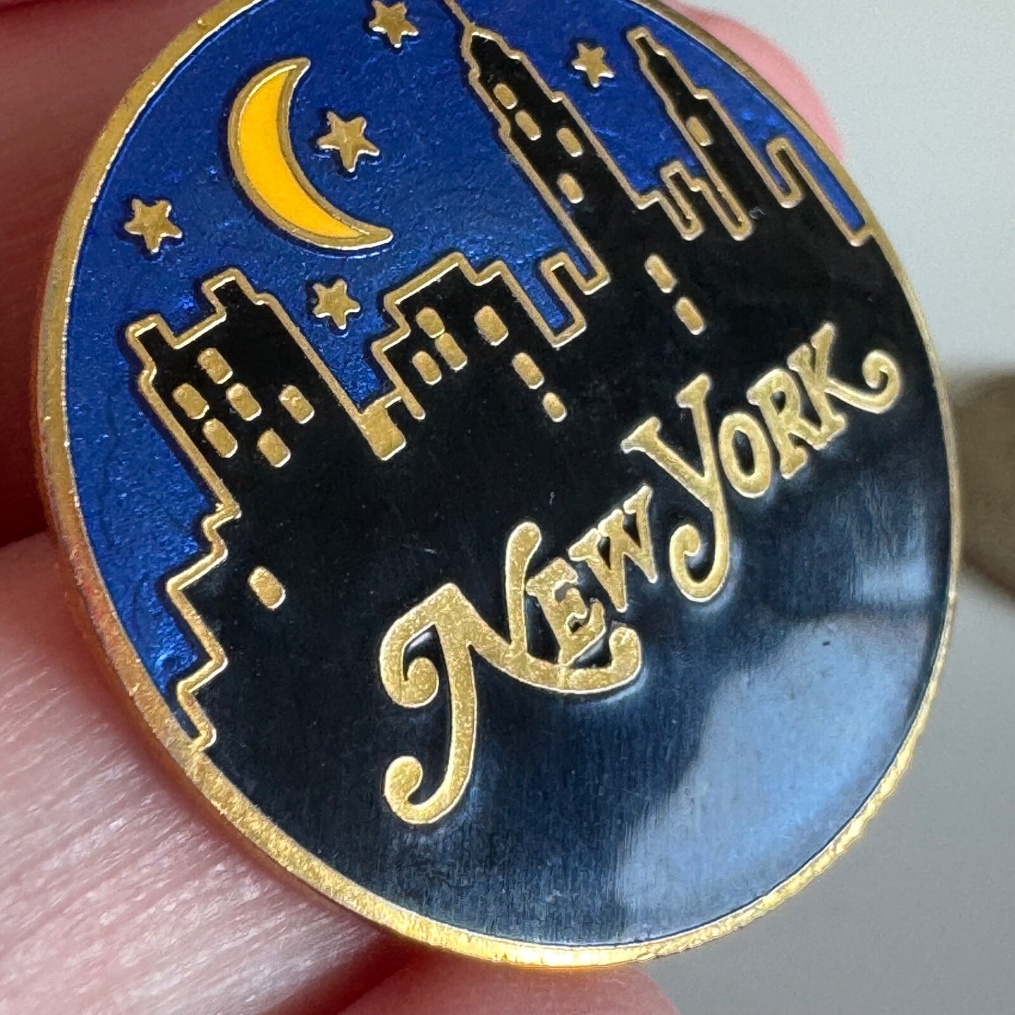 Classic Vintage New York Skyline Souvenir Tourist Lapel Pin City