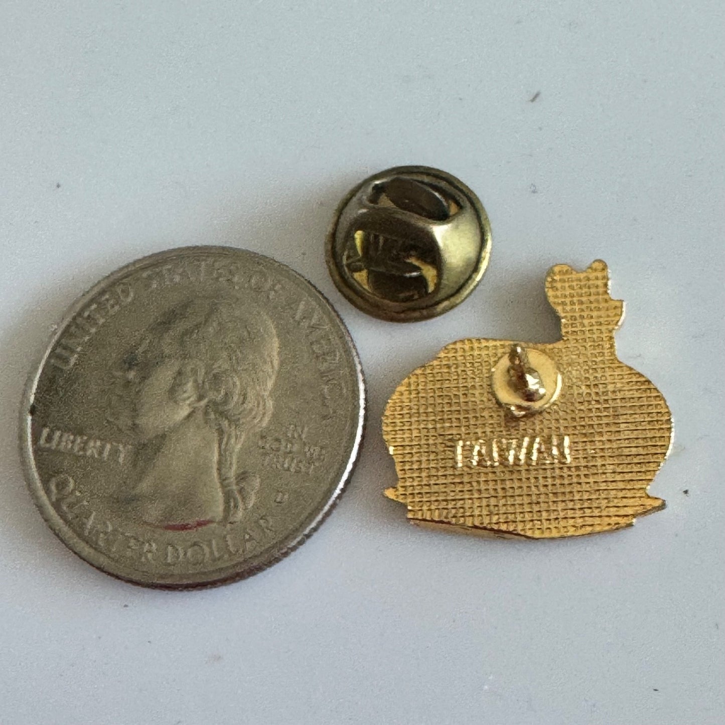 Vtg Saskatchewan Canada Antelope Pronghorn Enamel Souvenir Lapel Pin