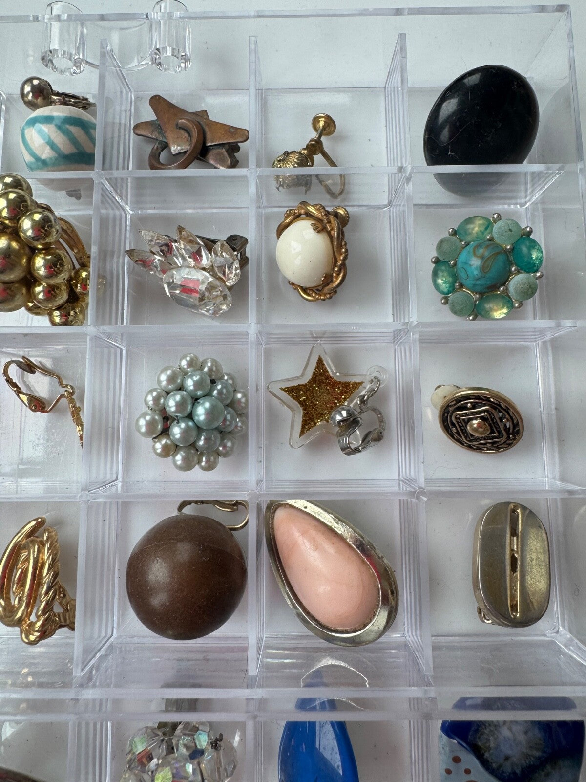 Vintage Signed & Unsigned SINGLE Clip-On Earrings Jewelry Lot Crafts/Wear 48pcs