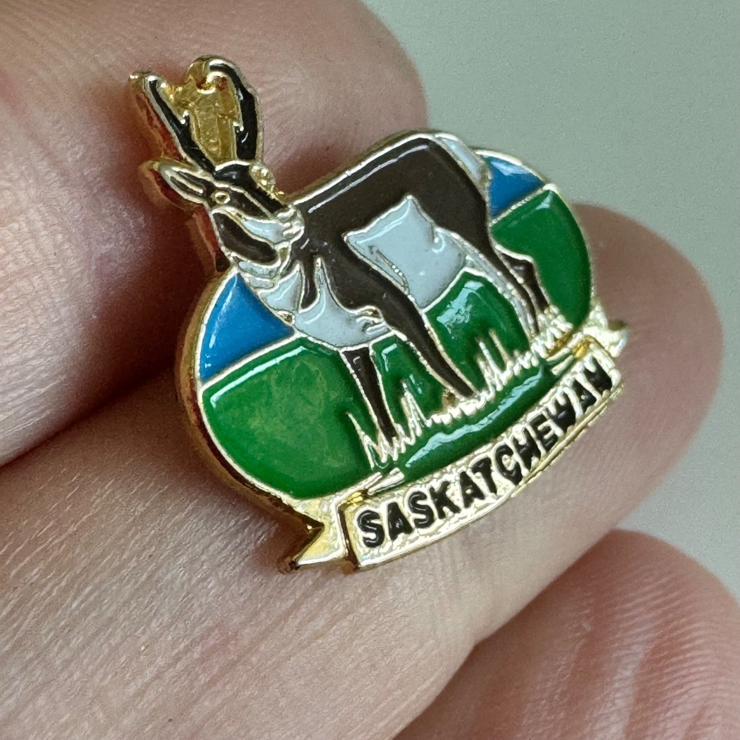 Vtg Saskatchewan Canada Antelope Pronghorn Enamel Souvenir Lapel Pin