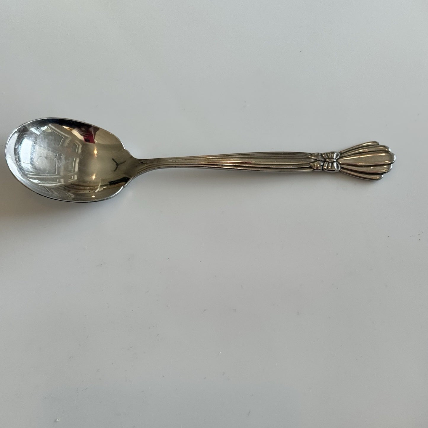 1 Oneida Deluxe Stainless Alexis Bow Teaspoon 6" Sugar Spoon