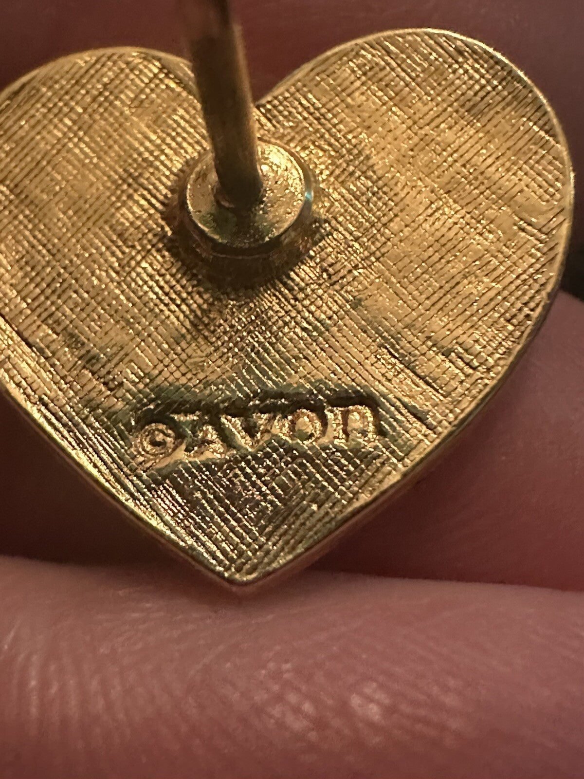 AVON HEART SHAPED AMERICAN USA FLAG LAPEL PIN U.S. UNITED STATES TIE TAC TACK