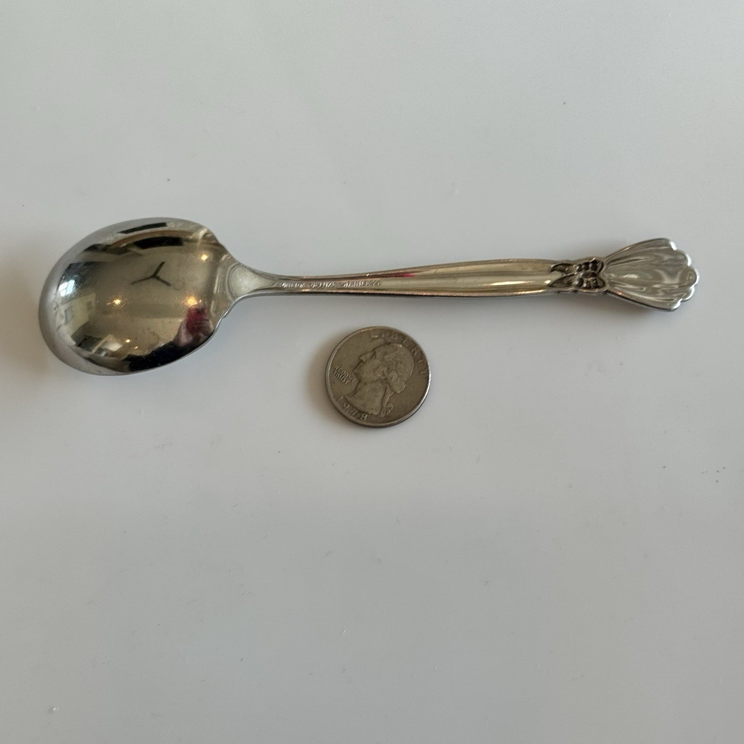 1 Oneida Deluxe Stainless Alexis Bow Teaspoon 6" Sugar Spoon