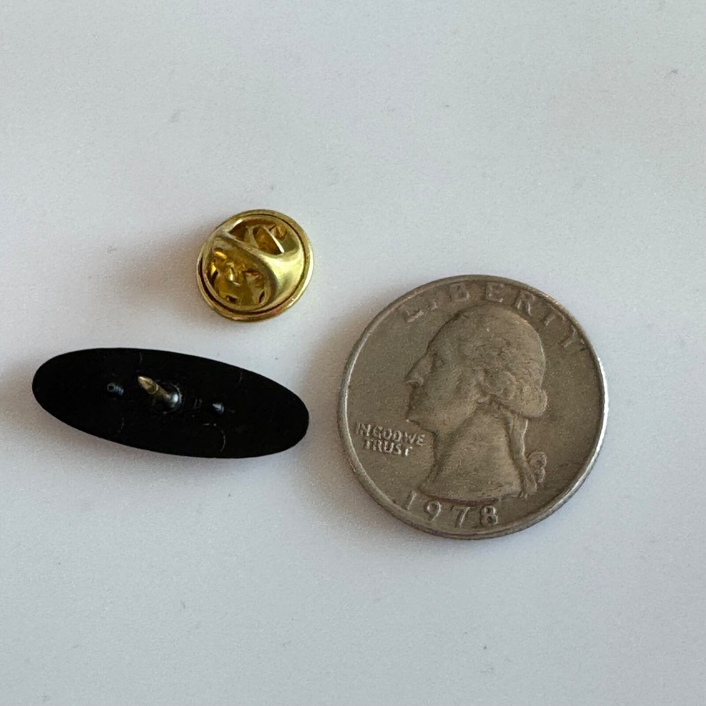 Vintage St. Louis Oval Metal Pin – Missouri Travel Tourist Souvenir Saint St