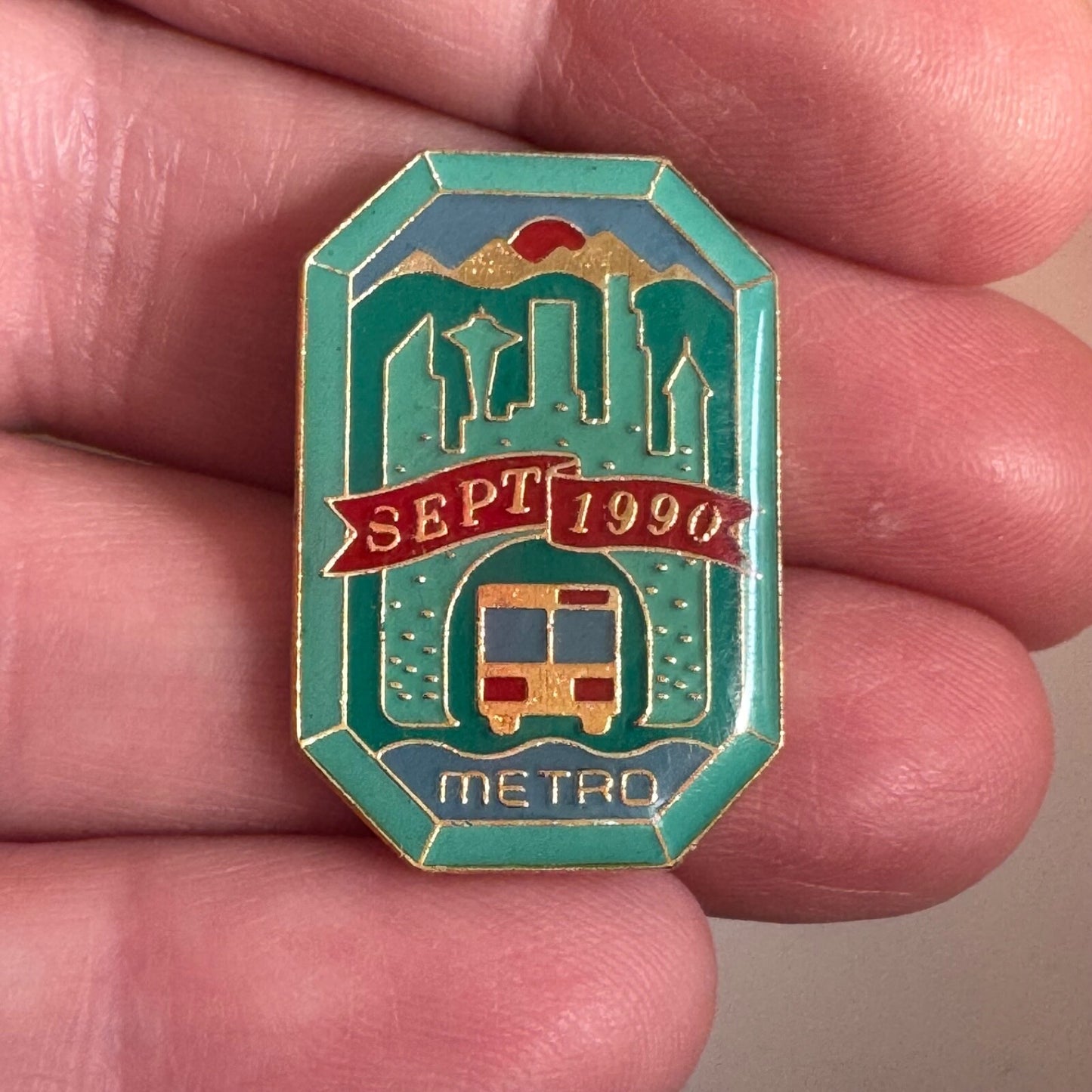 Vintage 1990 Seattle Metro Emerald City Skyline Lapel Pin King County