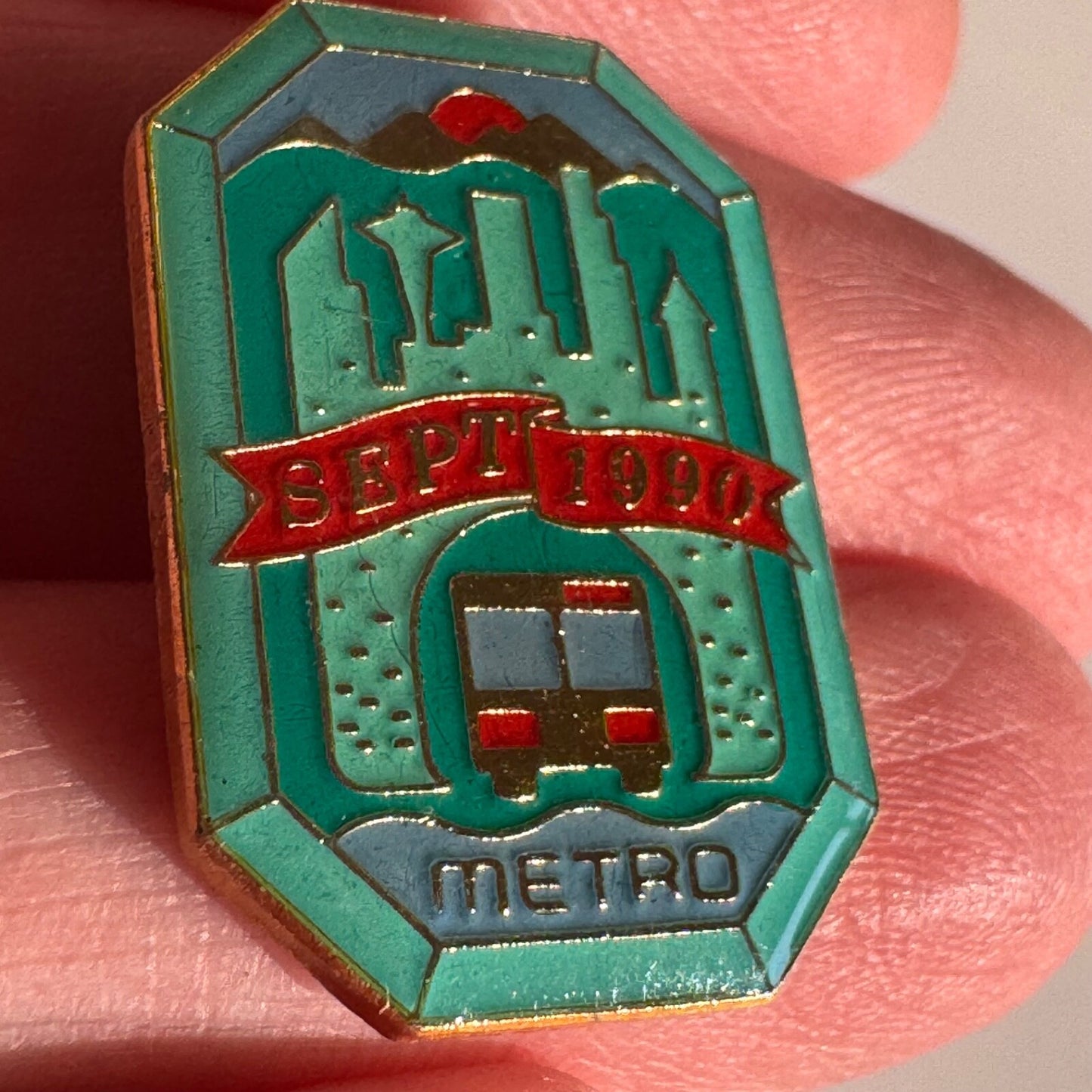 Vintage 1990 Seattle Metro Emerald City Skyline Lapel Pin King County