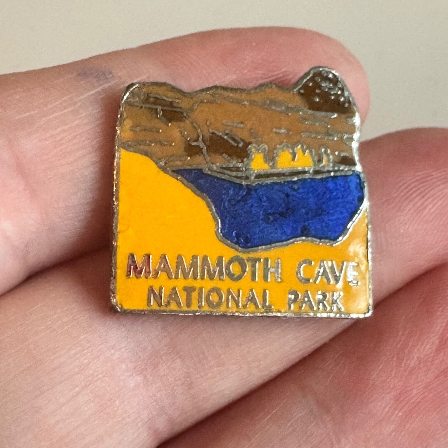 Vintage Mammoth Cave National Park Souvenir Pin – Travel Collectible