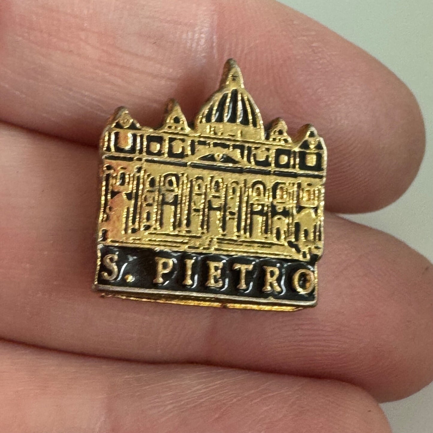 Vtg San Pietro Italy Lapel Pin Gold Tone Souvenir Tourist St. Peter's Basilica