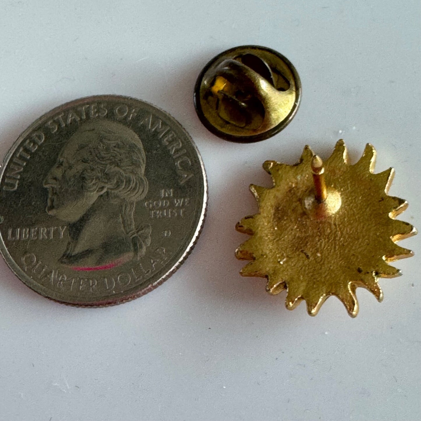 Vintage Golden Smiling Sun Pin – Cheerful Face with Radiant Rays