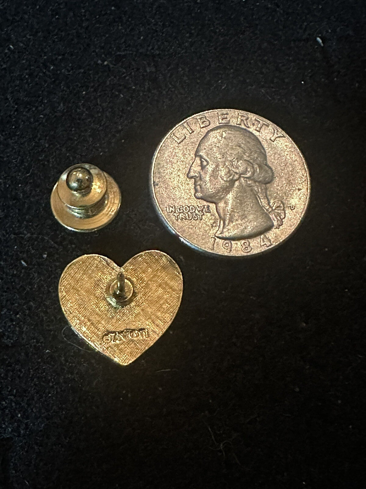 AVON HEART SHAPED AMERICAN USA FLAG LAPEL PIN U.S. UNITED STATES TIE TAC TACK