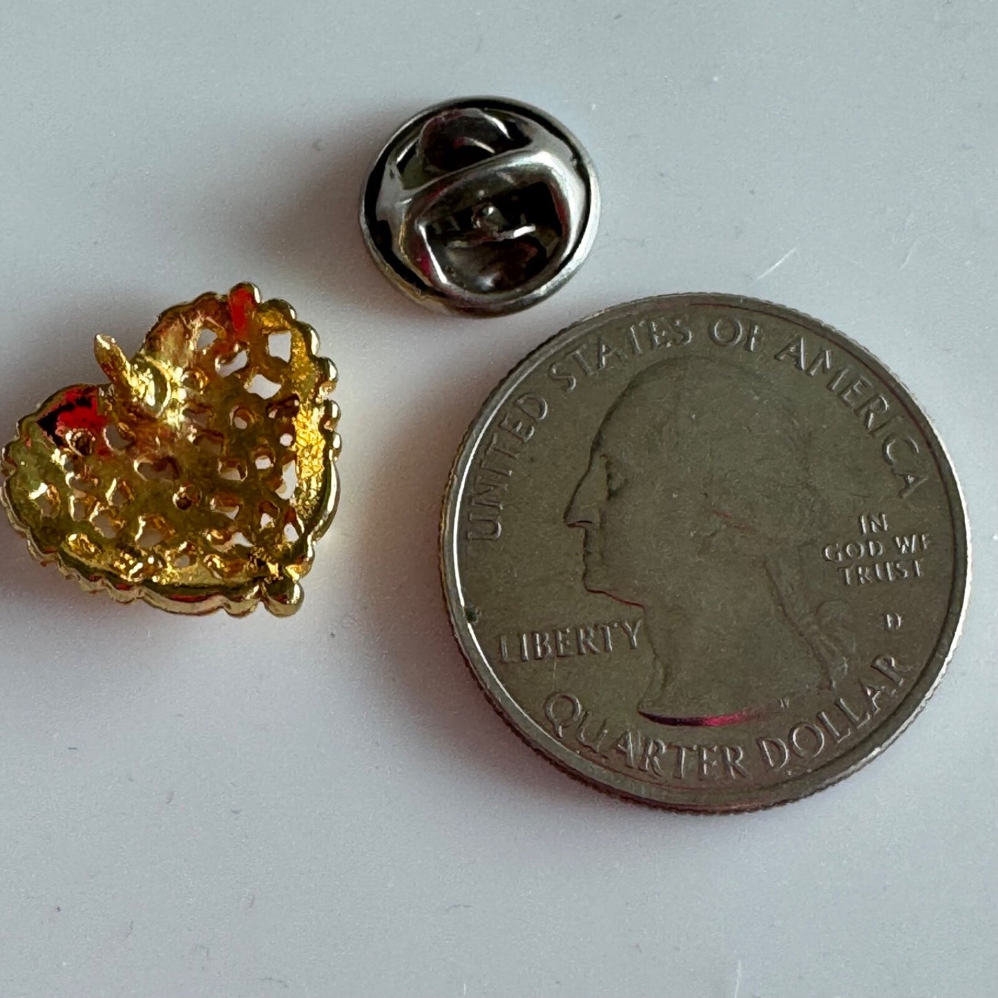 Vintage Floral Filigree Heart Pin Brooch – Gold Tone Romantic Pin