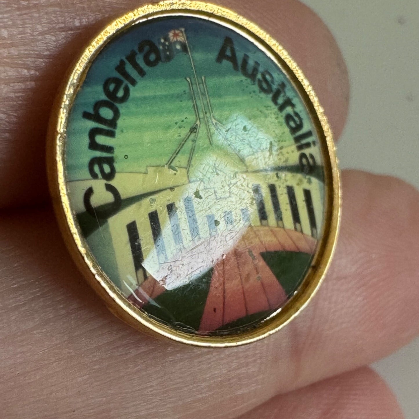 Vintage Canberra Australia Souvenir Tourist Lapel Pin Old Parliament House