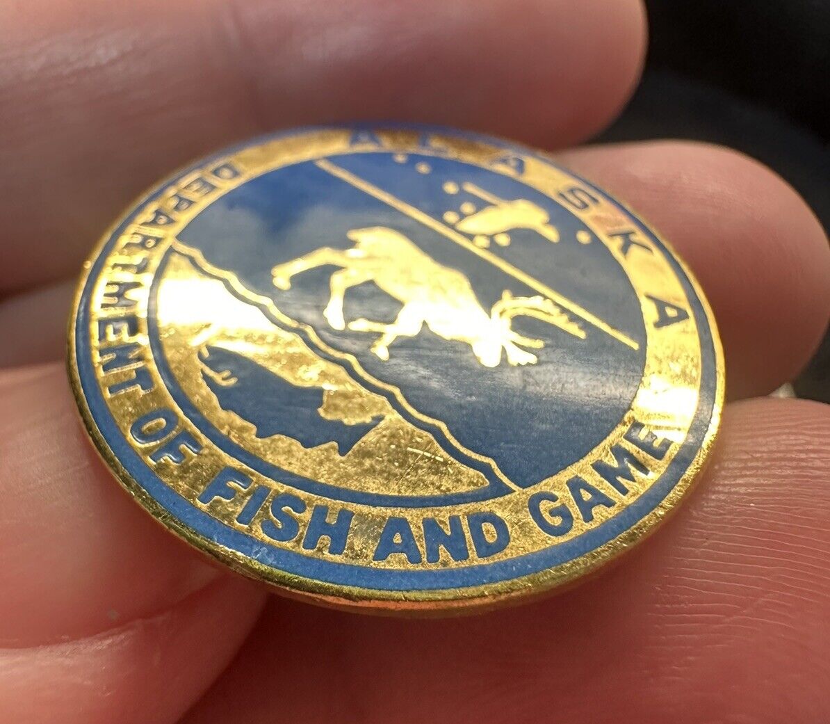 ALASKA DEPARTMENT OF FISH AND GAME Lapel Pin / Brand New / sealed in plastic bag