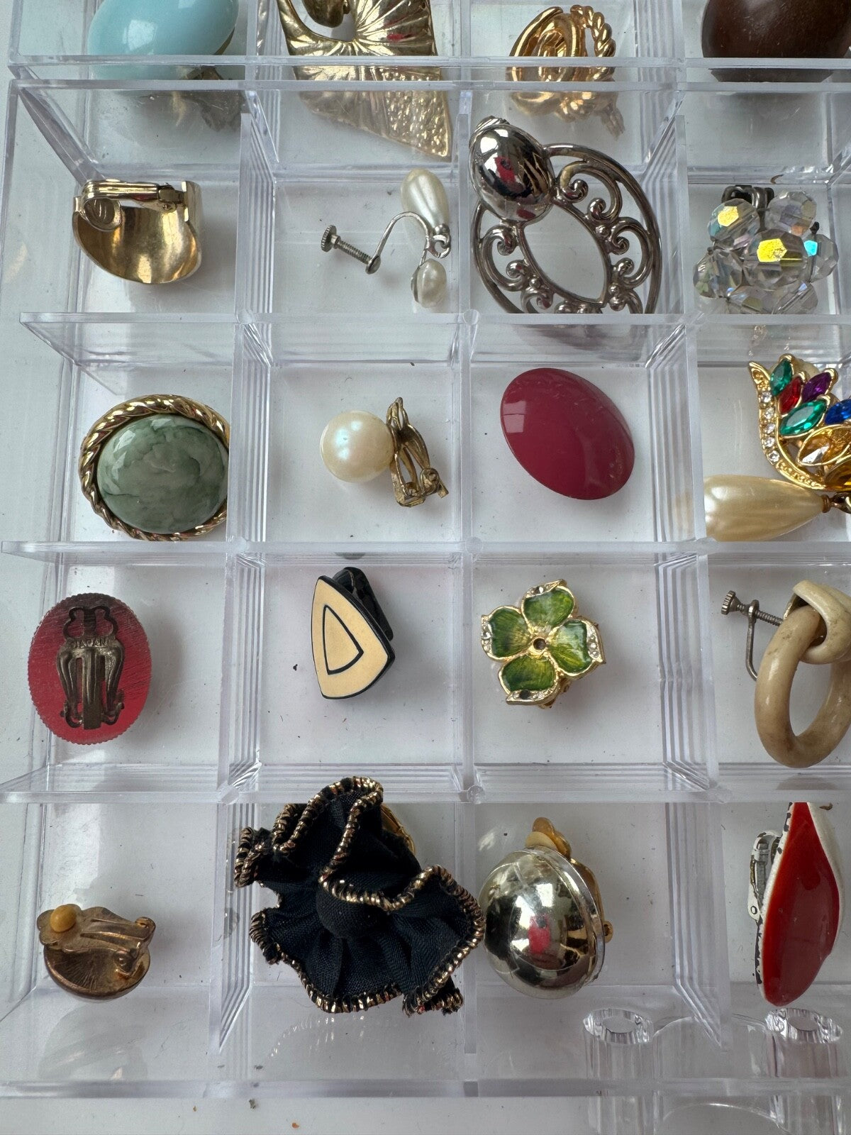 Vintage Signed & Unsigned SINGLE Clip-On Earrings Jewelry Lot Crafts/Wear 48pcs