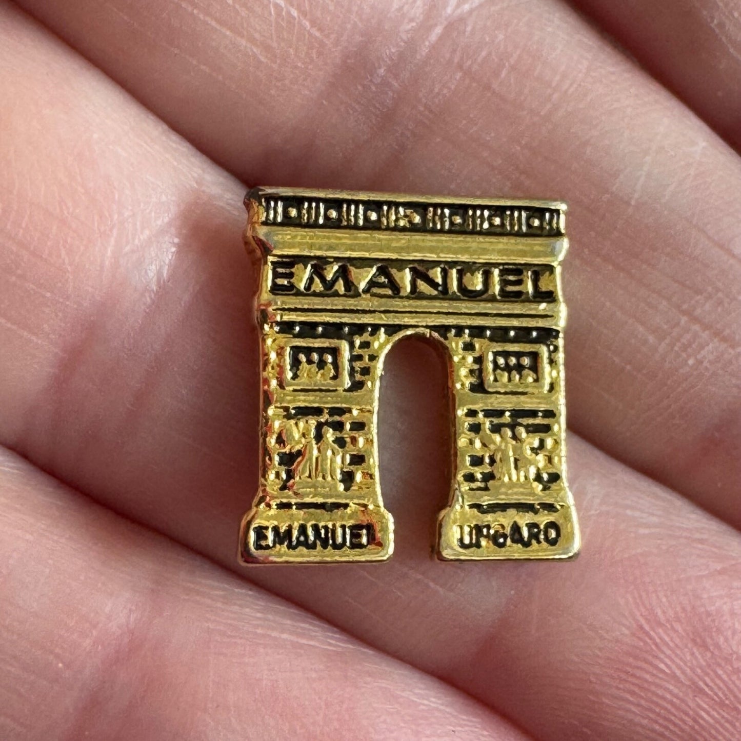Vintage Gold Tone Emanuel Ungaro ARC DE TRIOMPHE Lapel Pin Tie Tack